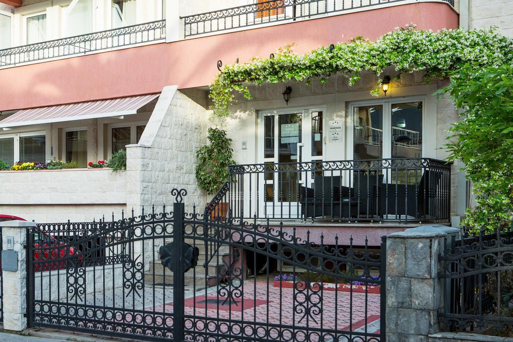 בודווה Apartments Ivona מראה חיצוני תמונה